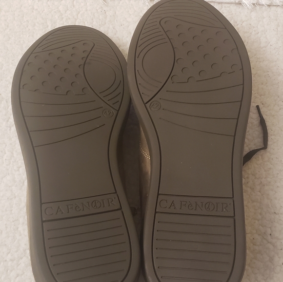 NEW CafeNoir Khaki Low Top Sneakers size 9 - Picture 8 of 8